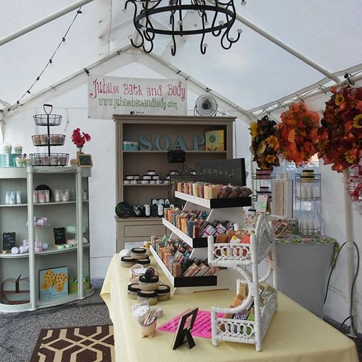 Stream Cliff Old Barn Market/Christmas at the Farm, Stream Cliff Farm, Restaurant & Winery